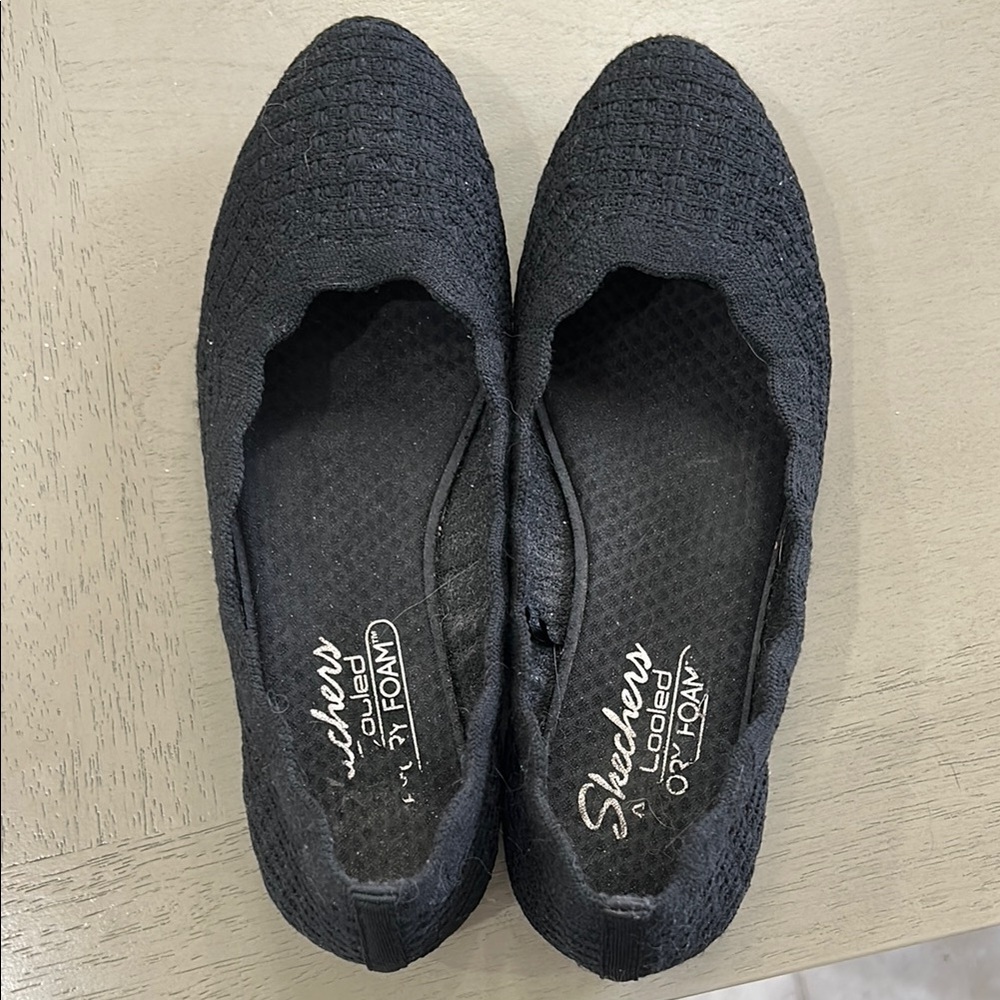 Skechers Women's Black Knit Loafers